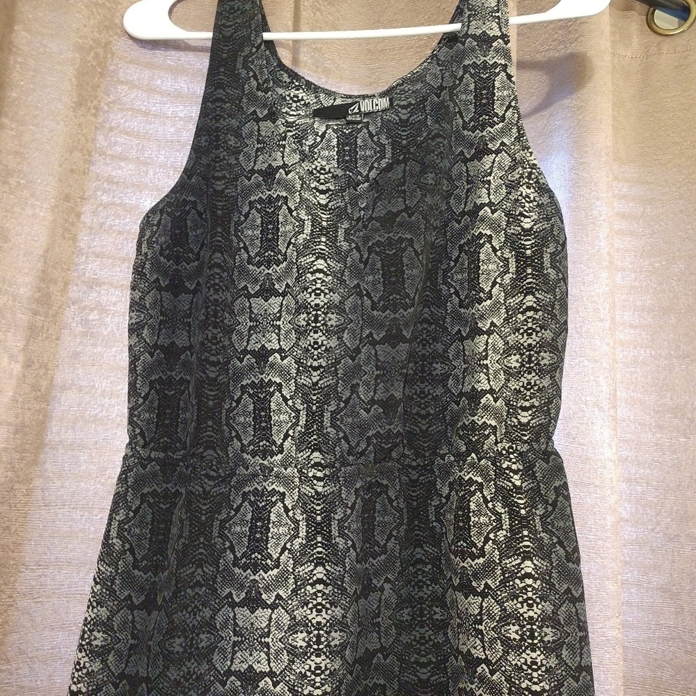 Volcom 🐍 snake skin peplum tank